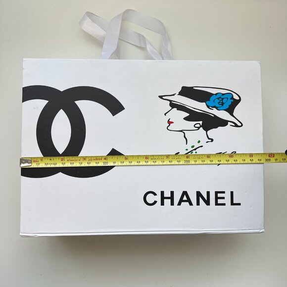 Empty Chanel Box with handles and dustbag - Picture 2 of 13